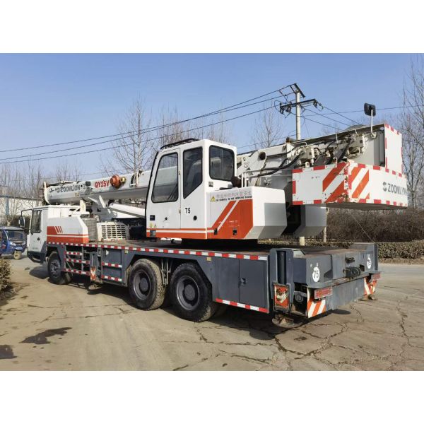 Zoomlion QY25V 39m 20 ton 25 ton Crane Truck with 980KN.m Maximum Rated Lifting Torque