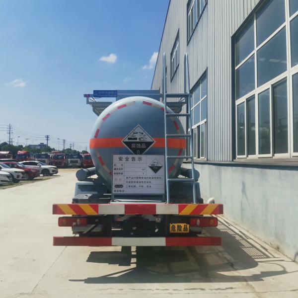 15.4CBM Chemical Tanker Truck With Pump , HOWO 6x4 Oil Tank Truck Euro 3