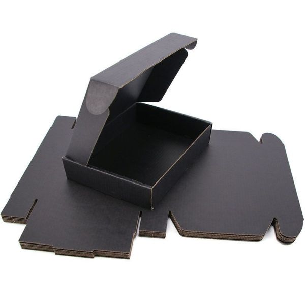 Tarjeta corrugada Pedido personalizado Aceptado Embalaje plegable Caja de correo con su propio logotipo