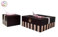 Boîte-cadeau de papier enduits personnalisés de petit gâteau avec l'insertion en plastique