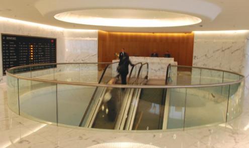 15mm Clear Toughened Curved Glass for Frameless Cantilever Panels Grouted into Floor Channel