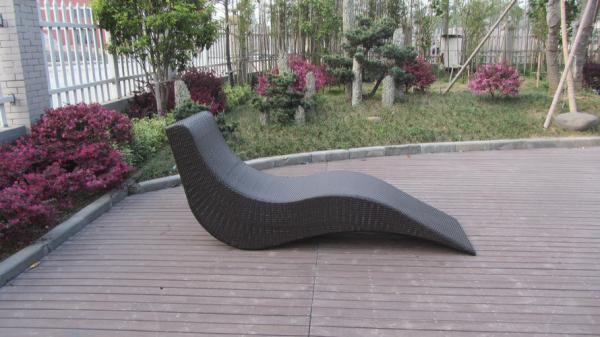 Hand-Woven Luxury Rattan Sun Lounger , PE Wicker Chaise Lounge
