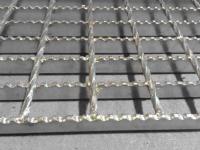 Hot Dip Galvanized Serrated Steel Grating 25x3 Serrated Flat Bar Pitch 15mm