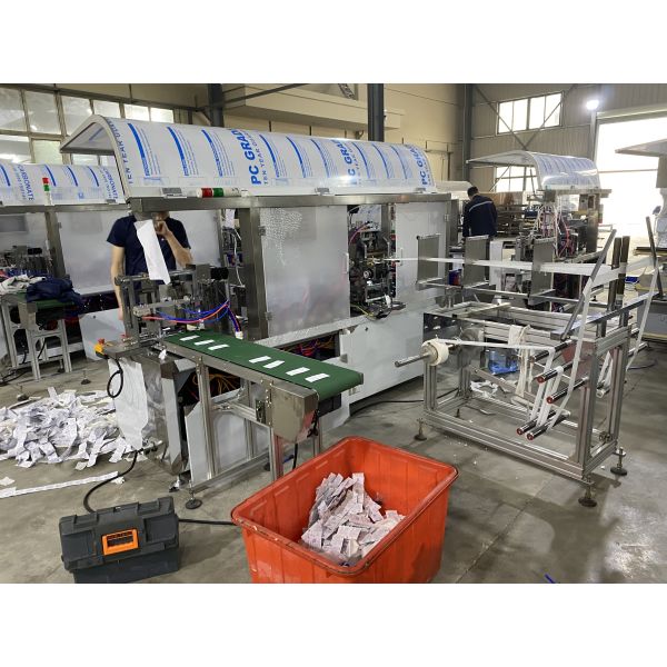 Automatic Single Sheet Wet Tissue Packing Machine 3/4 Side Sealing Sachet Packaging Machine for Hotel