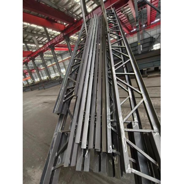 Префаб здания стальной структуры АСТМ покрасил балки и украшая стальные полы