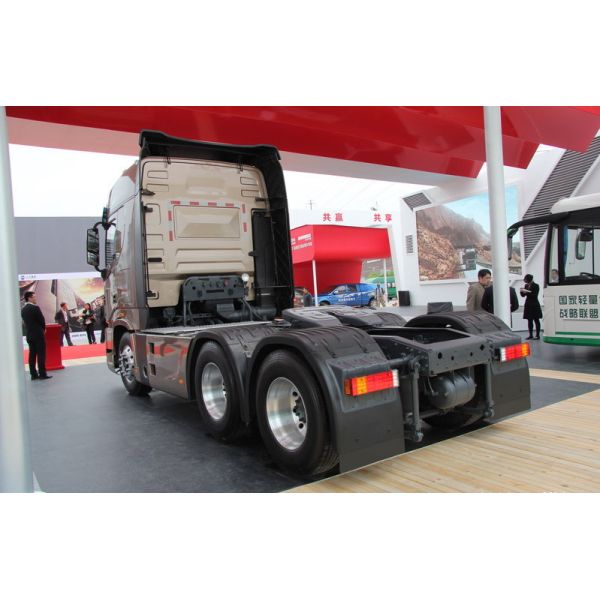 Dongfeng 6X4 480HP Tractor Head Truck With Cummins Engine Emission Euro 4 , EuroV