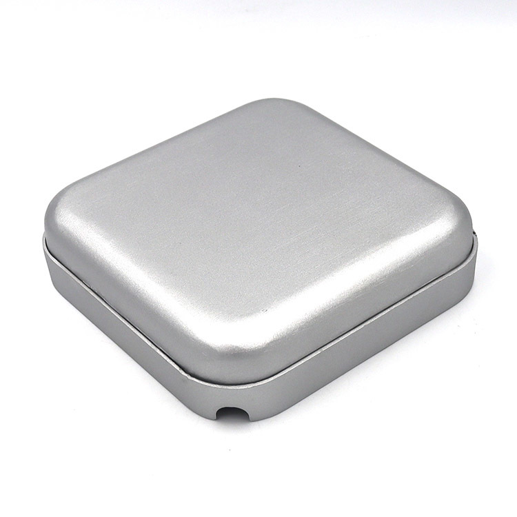 Square Aluminum Alloy Metal Ashtray with Rotatable Swivel Lid and Windproof Design for Home Bar Hotel