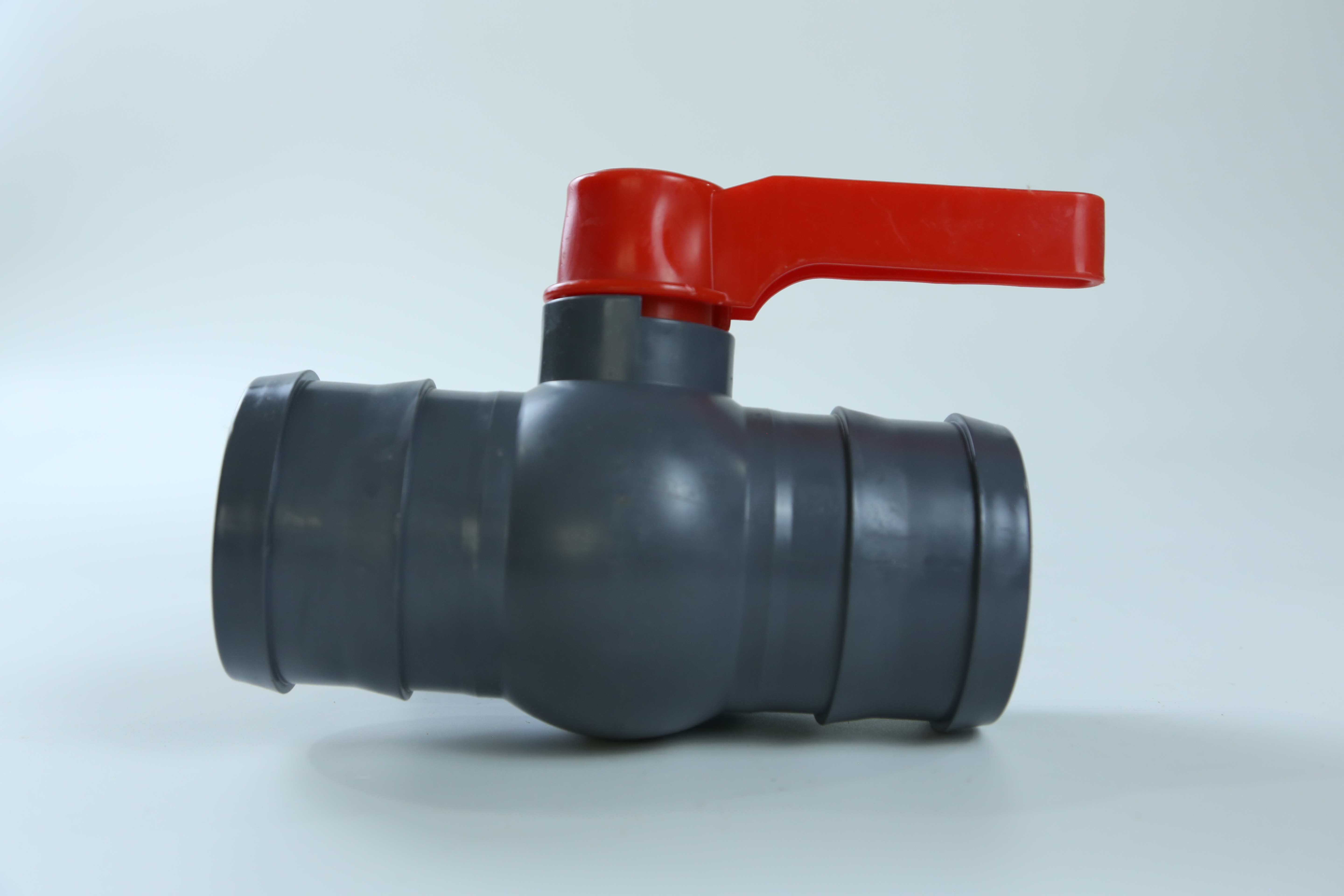Специальный PVC шаровой клапан 40 мм износостойкое коррозионно устойчивое строительство