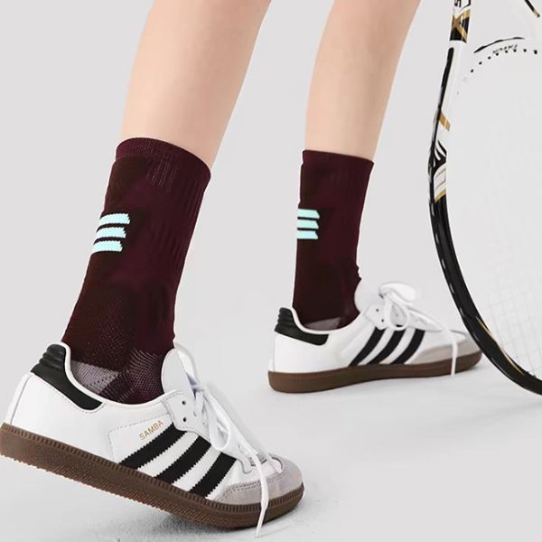 Des chaussettes de sport en plein air à la mode Compression Des chaussettes de vélo pour femmes
