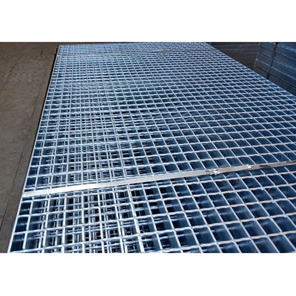 Industrial Metal Catwalk Steel Grating With High Bearing Capacity Raw Material