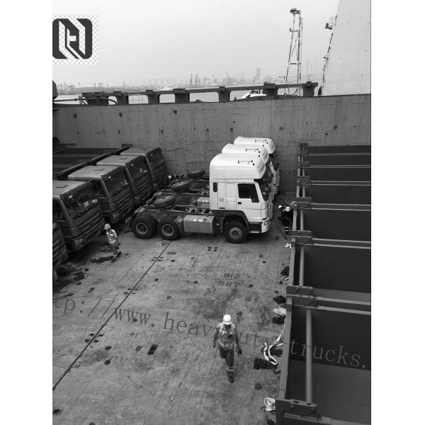 336hp Red Left Hand Drive Dump Truck 6x4 Sinotruk Howo7 Brand URO II Emission