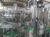 Máquina de engarrafamento de vidro automática carbonatada 8000BPH da bebida com tampão de coroa