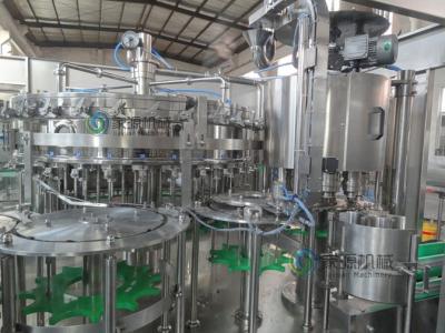 Máquina de engarrafamento de vidro automática carbonatada 8000BPH da bebida com tampão de coroa