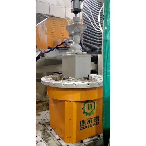 Maquina de fresado vertical CNC de 4 ejes para diseños de esculturas 3D personalizados