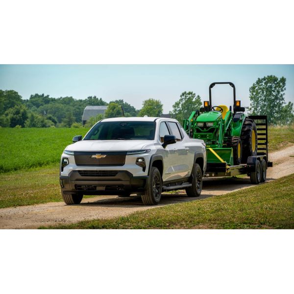 Новый энергетический пикап 2024 Шевроле Silverado EV с впечатляющей дальностью 450 миль EPA работая на 10000 фунтов тягательной мощности