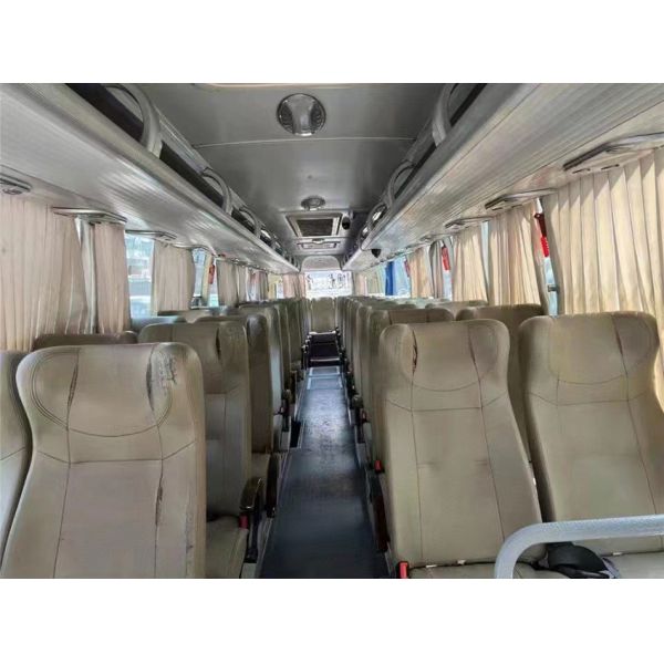Ônibus usados duráveis de Yutong 47 lugares LHD ônibus turístico de segunda mão com 2 portas