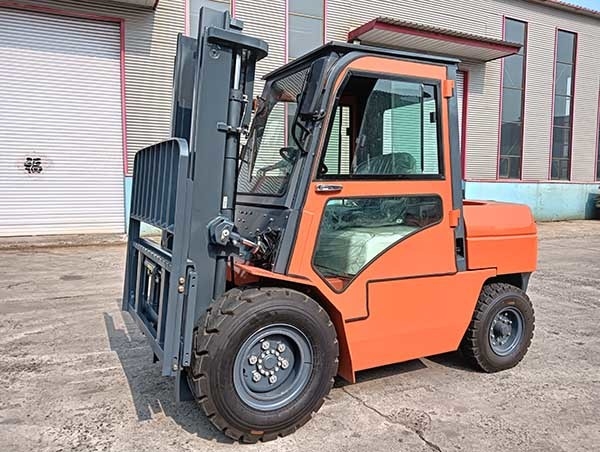 Container Mast 4.5m 5 Ton Diesel Forklift Truck With Cabin Heater Sideshift