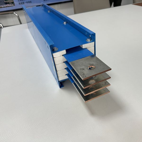 Sistema de canalización de barras colectoras aisladas al aire denso, busway sándwich de aluminio, corriente nominal de 400-5000A