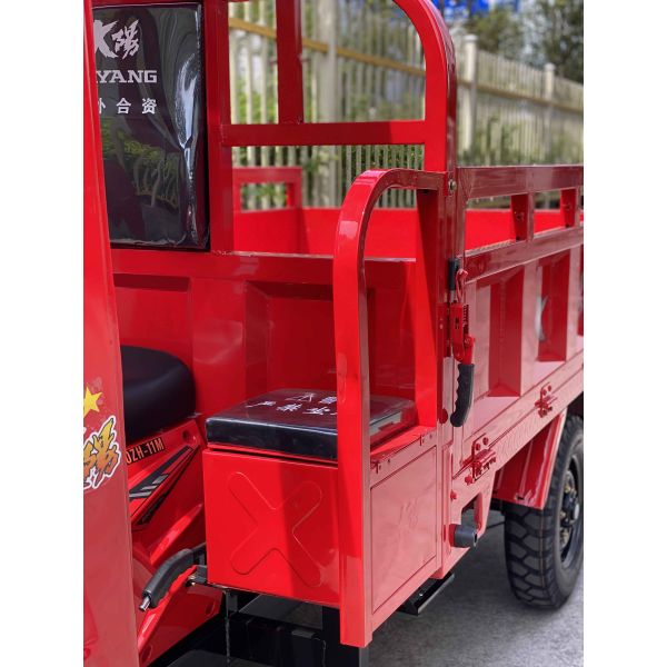 s 250cc DAYANG Q3-3 Semi Closed Cab Cabin Motorized Tricycle Three Wheel Motorcycle