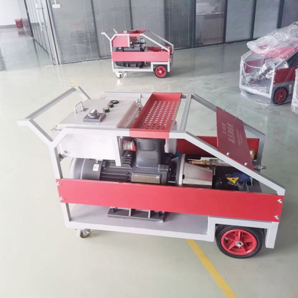 Вода шайбы водяного пистолета роторного высокого давления очищая смолотая квадратом топя холодная