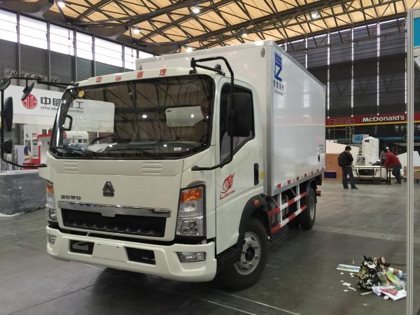 HOWO small FPR refrigerated box trucks 4X2 for fresh food transport