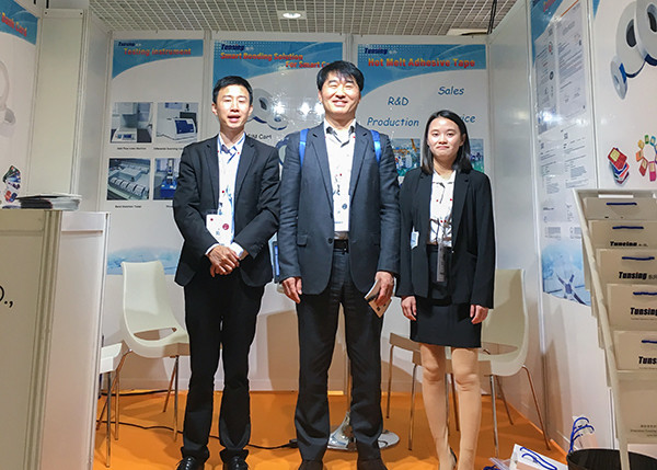 El doble echó a un lado Pes caliente del Pvc del uno mismo de las hojas del pegamento del derretimiento que laminaba para la tela de materia textil