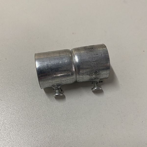 Твердые фасонные части для трубки металла прямые через гальванизированное соединение проводника