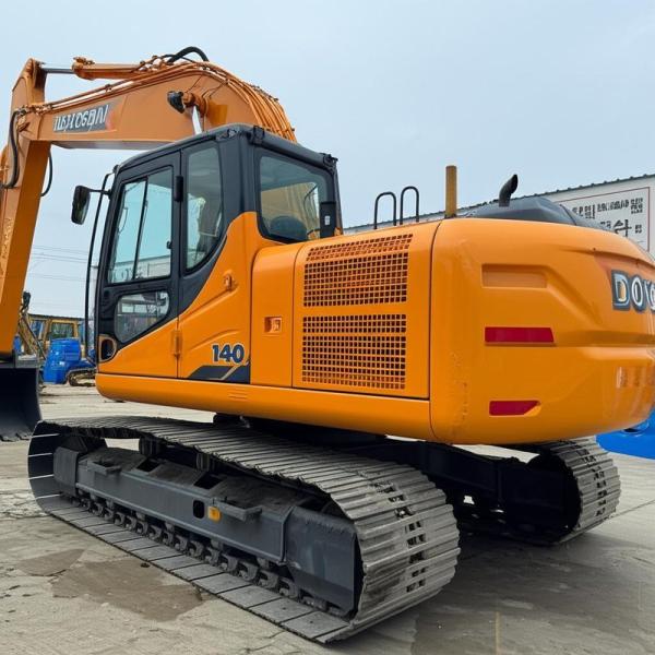 Excavatrice Doosan 140 14t d'occasion pour la construction et l'aménagement paysager
