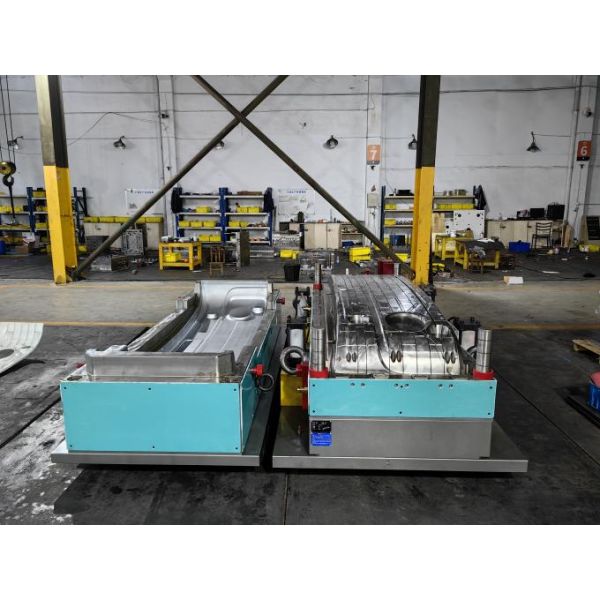 SMC Compression Mold for Truck Bumpers with 500000 Shots Lifetime, Thermal Oil Heating, and Single-Cavity Design