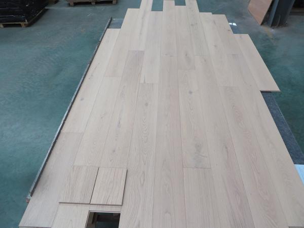 Suelo dirigido roble natural laqueado invisible popular de la madera dura