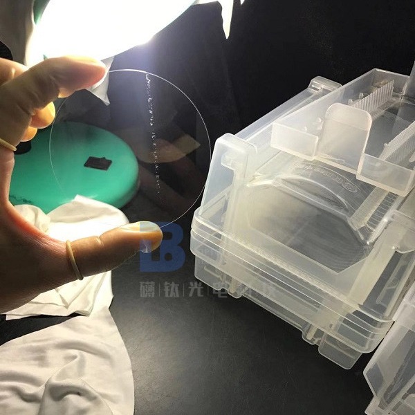 Despegue de BT cortó 4 pulgadas solo Crystal Quartz Wafer Double/solo polaco lateral