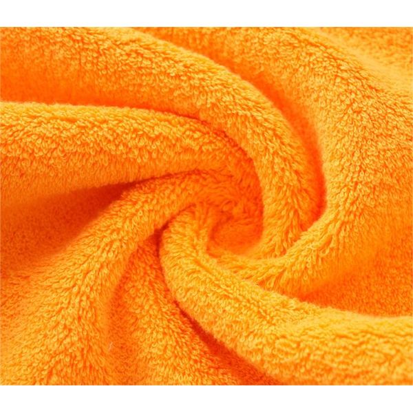 Toalha de algodão personalizada absorve água de forma eficiente e não deixa linto atrás