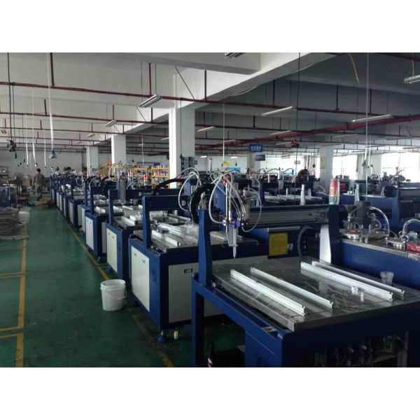 точность Маленькая клеевая распределительная машина Режим работы Кнопка или ручной терминал