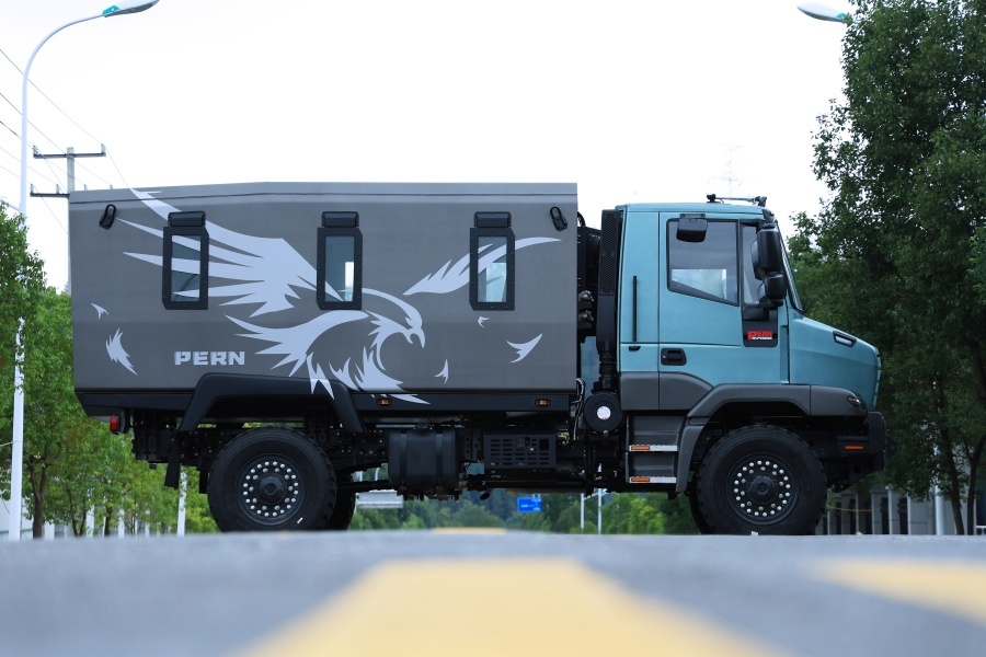 4x4 Off-Road Multi-purpose Square Cabin Personnel Carrier