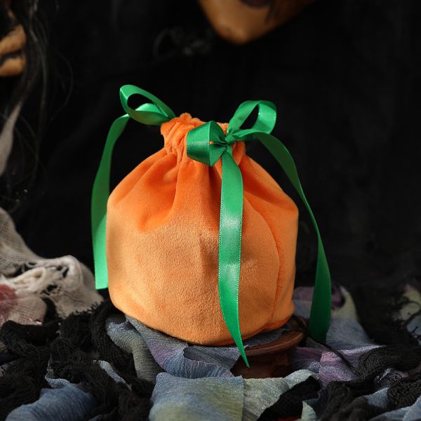 Drawstring Design Velvet Candy Gift Bag for Weddings and Parties Customized Logo Accepted