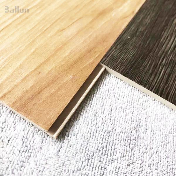 Piso PVC impermeable con diseño de grano de madera y diseño personalizado