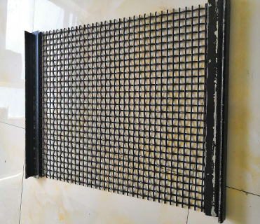 Сетка 1.5мкс1.95м вибрационного экрана черного утюга сплетенная квадратом гофрированная