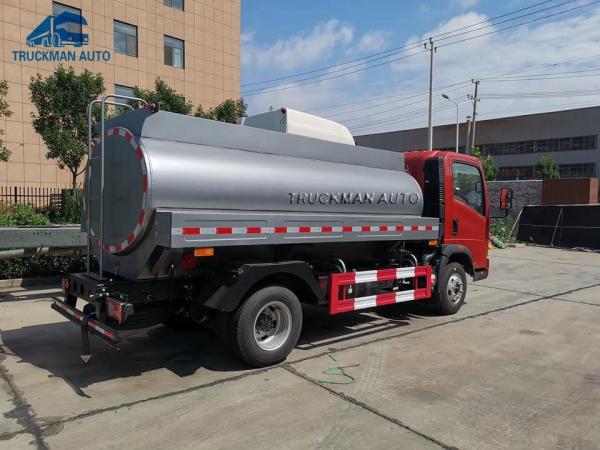 6000 Liter HOWO Light Truck Oil Fuel Tanker Truck 7.50R16