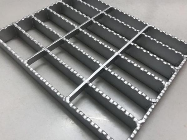 Q235 Anti Slip Serrated Press Locked Bar Grating Metal Building Material