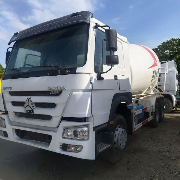 Heavy-Duty Cement Mixer Truck with Maximum Horsepower 300-400hp Electric System Sta