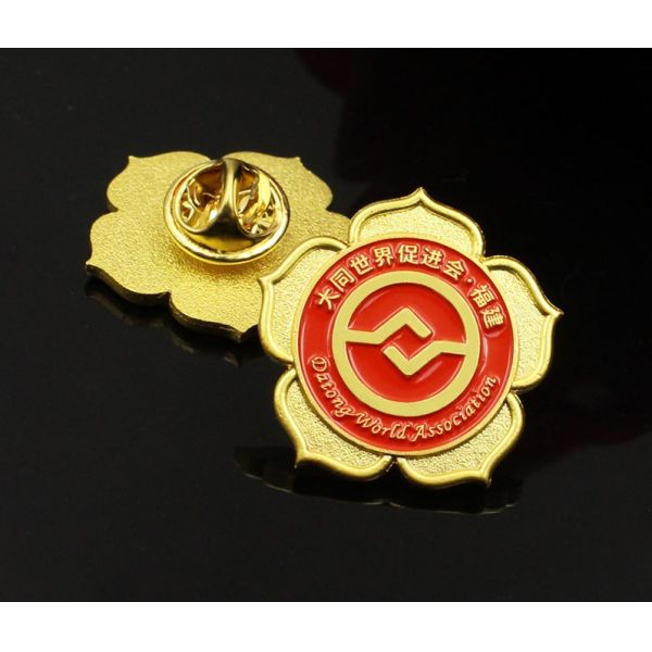 Zinc-alloy flower metal paint brooch pin golden color university school badges corporate promotional activities, badges