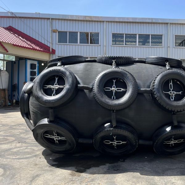 50Kpa 80Kpa Initial Pressure Yokohama Pneumatic Fender Corrosion Resistant ISO17357 Standard