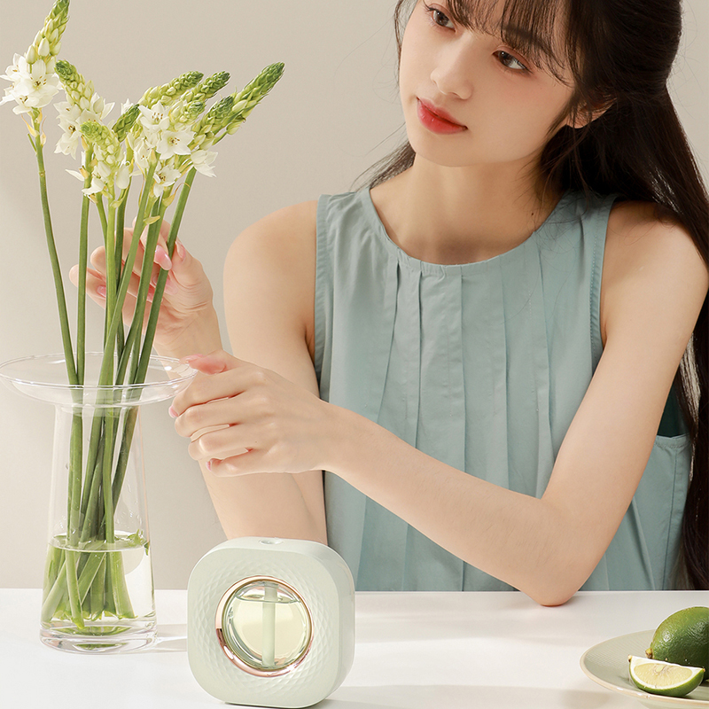 Wholesale Portable Battery Wall Plug Smart Fragrance Diffuser Luxury Mini Waterless Essential Oil Aromatherapy Household