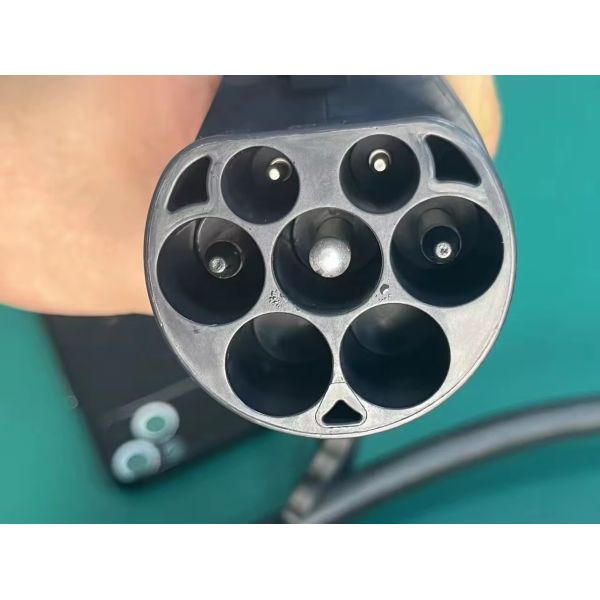 Station de recharge pour véhicules électriques domestiques certifiée CE 32A Type 2