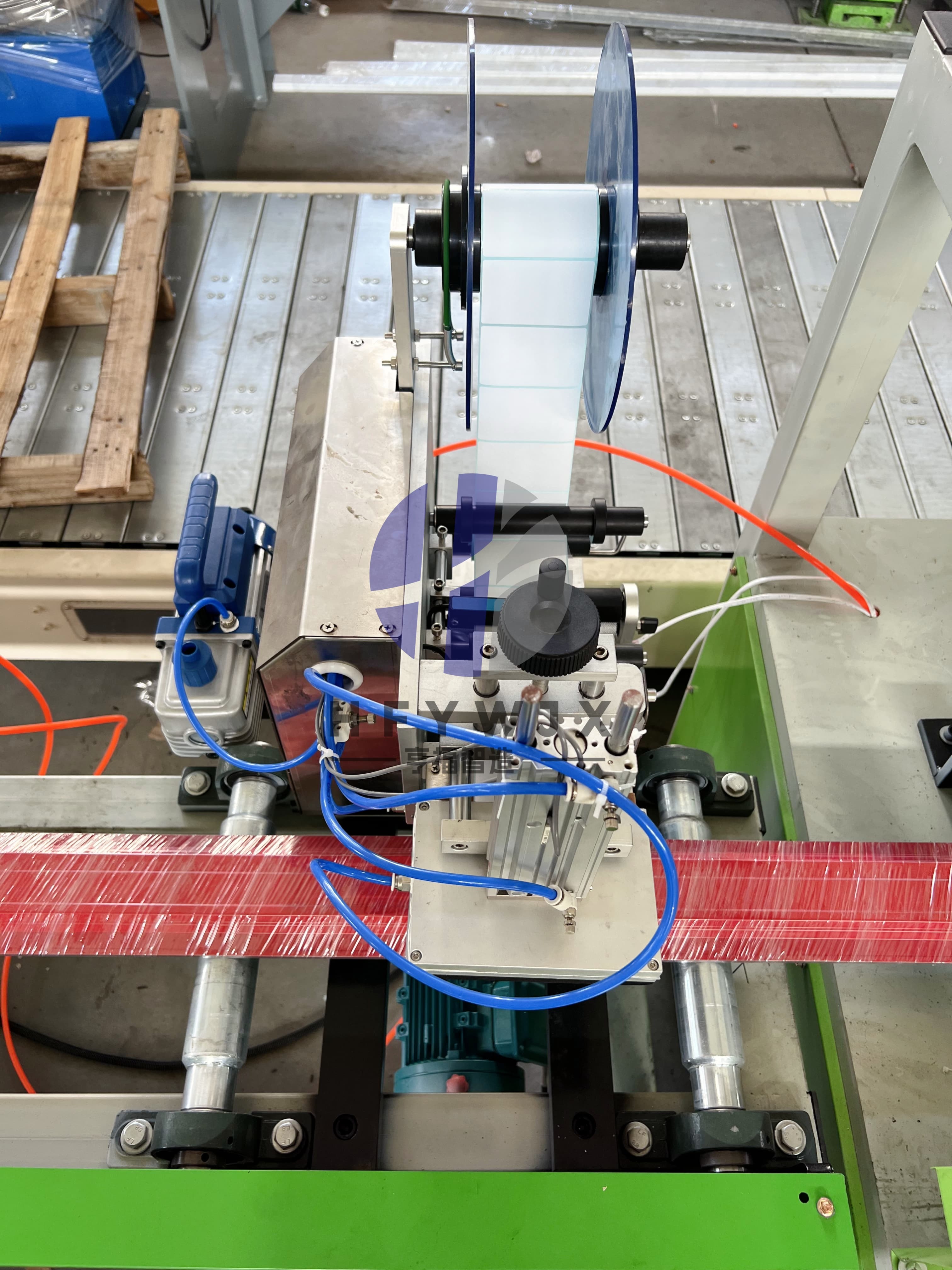 High Speed 20-23 m/min Fence Roll Forming Machine with 16 Rows of Rollers and Non-stop Flying Shear