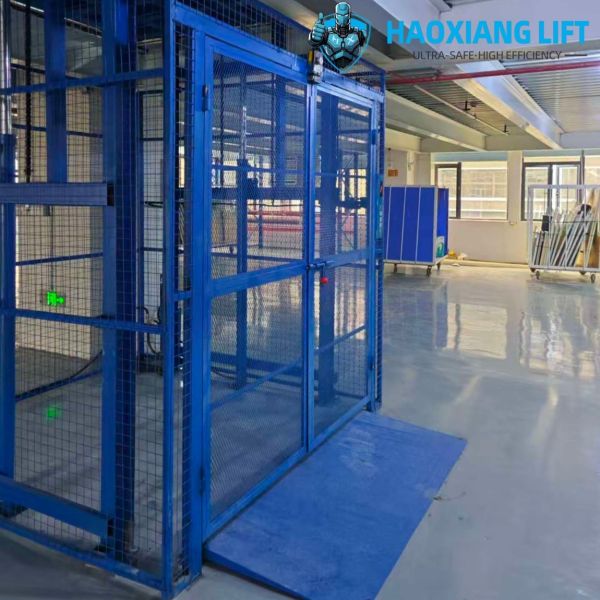 Custom Industrial Indoor Hydraulic Freight Elevator – 2 Tons 6M Four-fold Door &