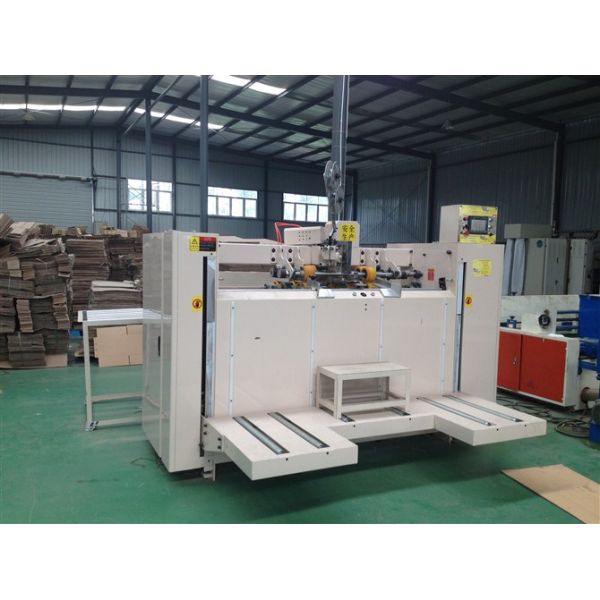 Semi автоматическая коробка гофрировала сервопривод машины картона шить двойной