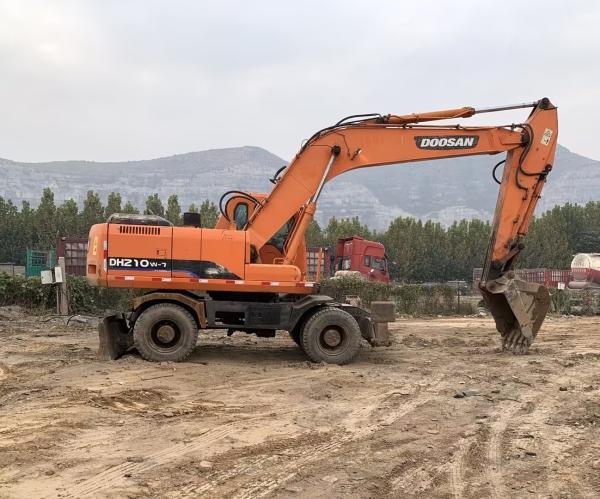 Couleur originale Excavateur à roues Doosan DH210W-7 en bon état/Excavateur à roues Doosan à vendre