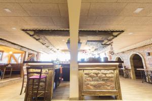 Resturant Ceiling Tile Natural Color Wood Wool Cement Acoustic Panel Soundproofi