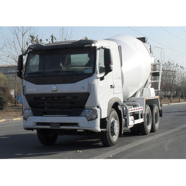 9CBM Concrete Mixer Truck SINOTRUK HOWO A7 336HP 6X4 LHD ZZ5257GJBN3647N1